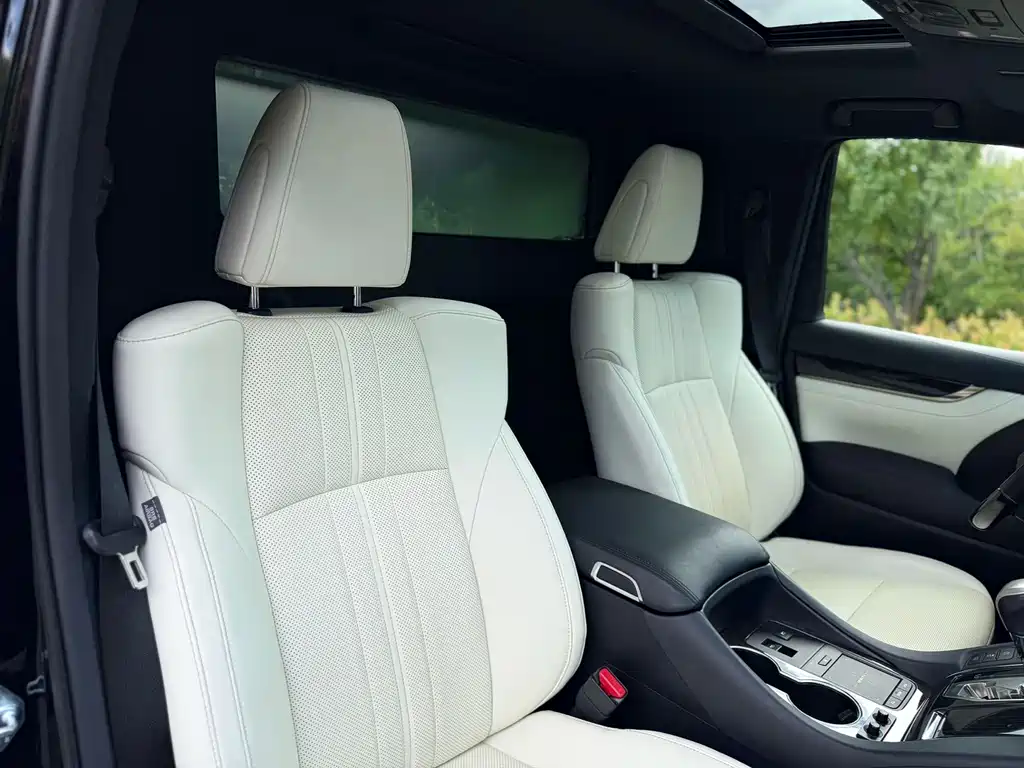 Lexus LM — миниатюра 18