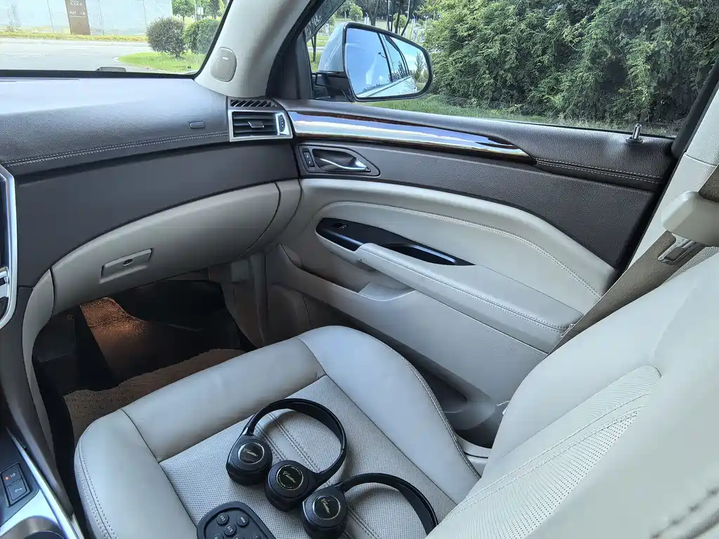 Cadillac SRX — миниатюра 17