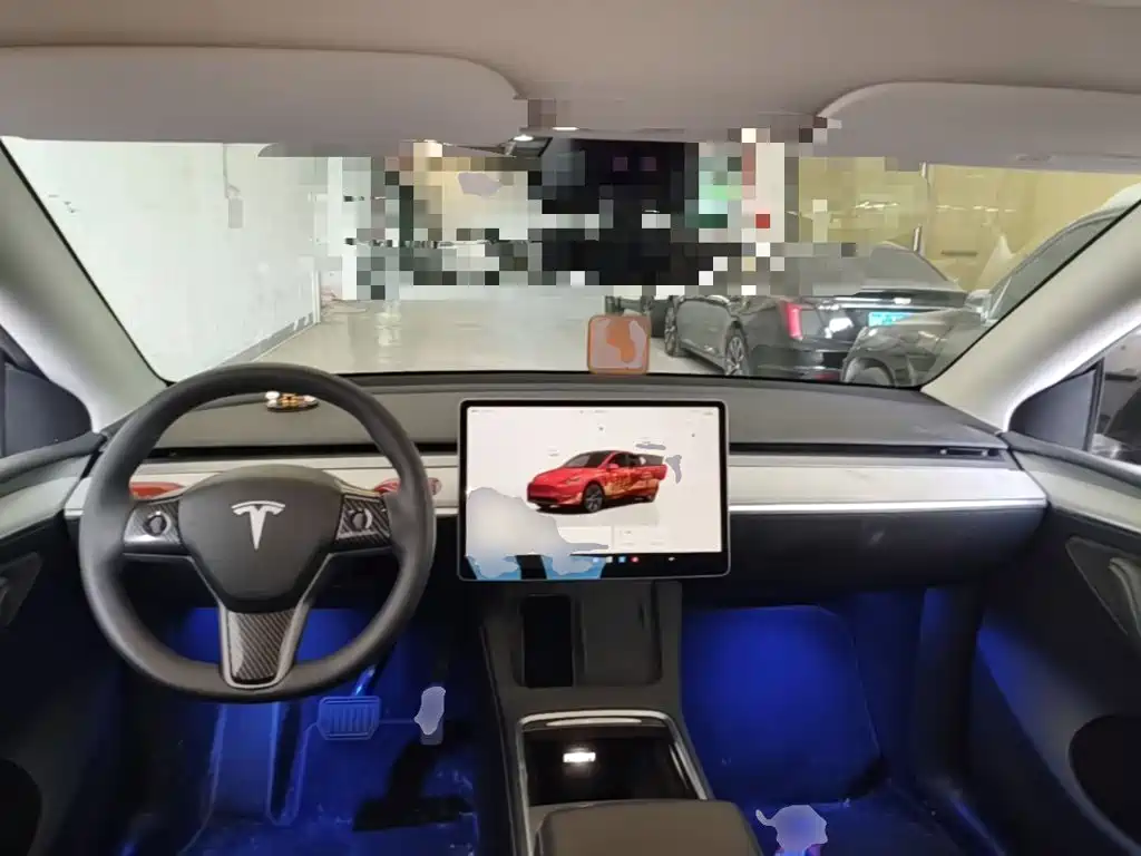 Tesla Model Y — миниатюра 10