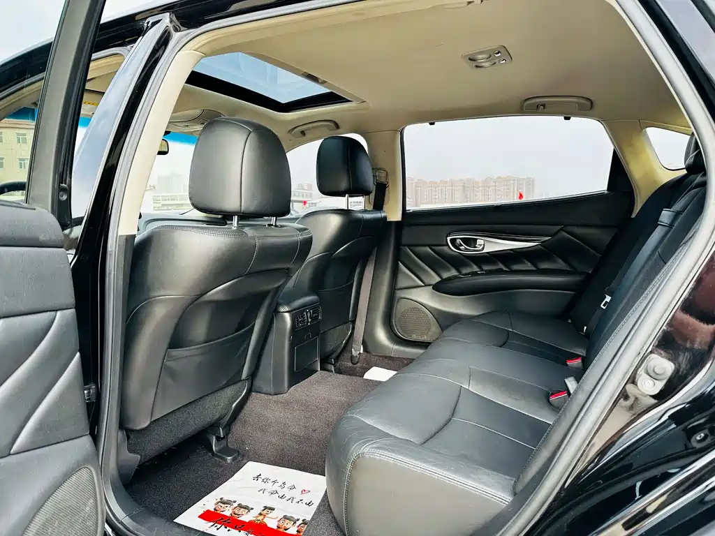 Infiniti Q70 — миниатюра 6