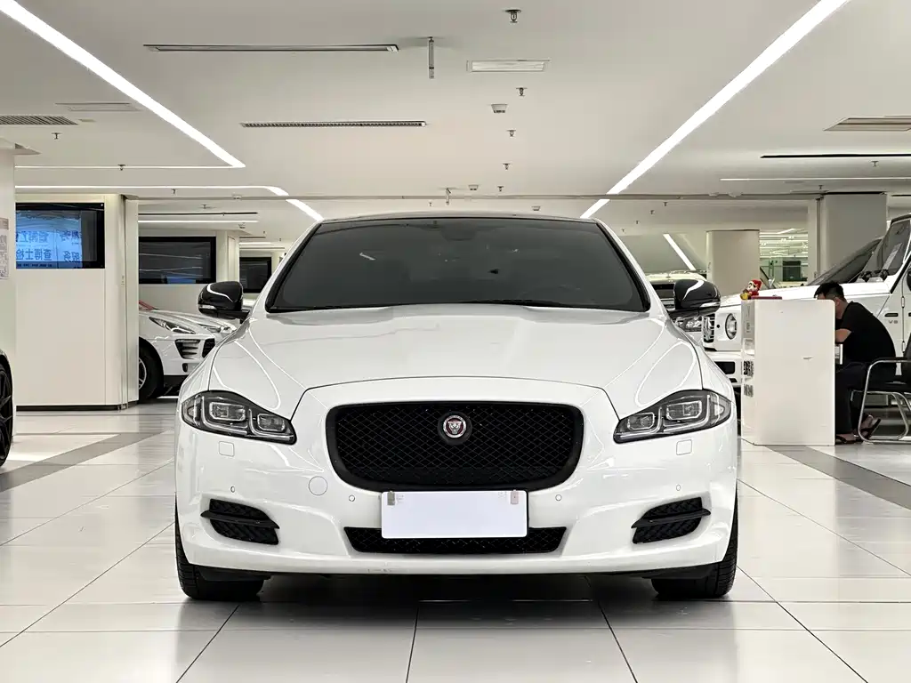 Jaguar XJ — миниатюра 2