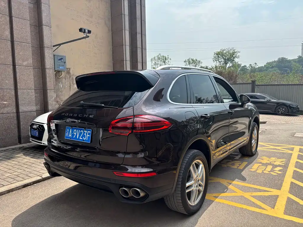 Porsche Cayenne — миниатюра 4