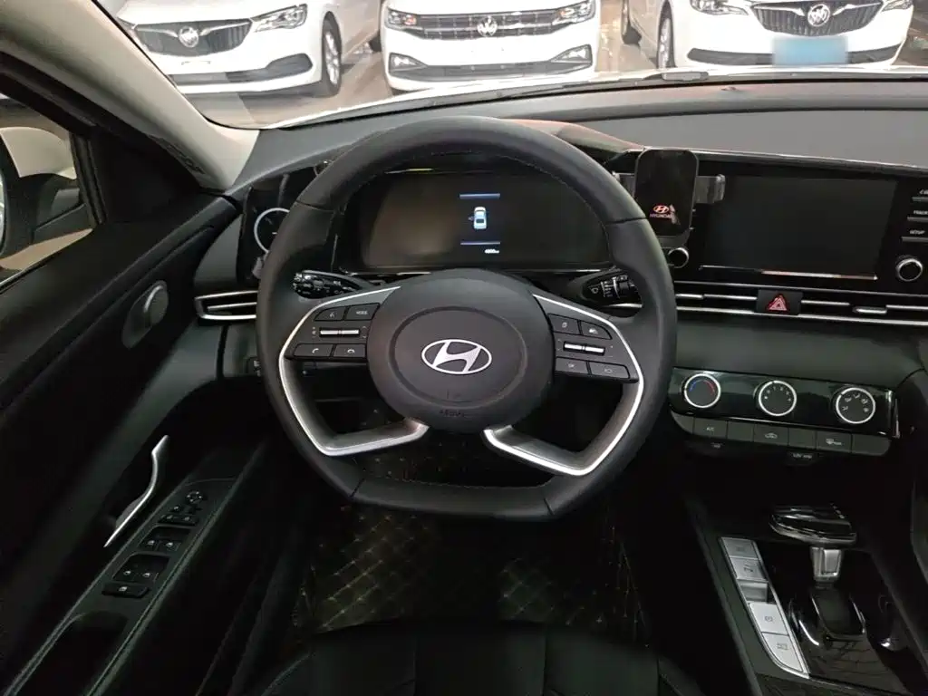 Hyundai Elantra — миниатюра 11