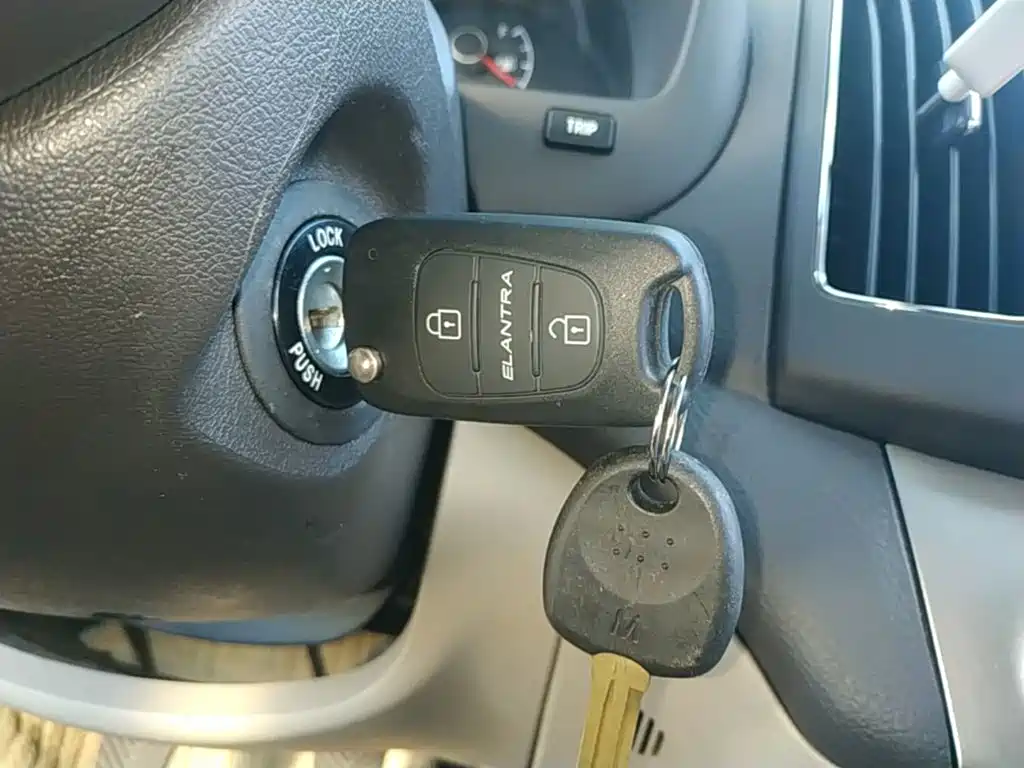 Hyundai Elantra — миниатюра 9
