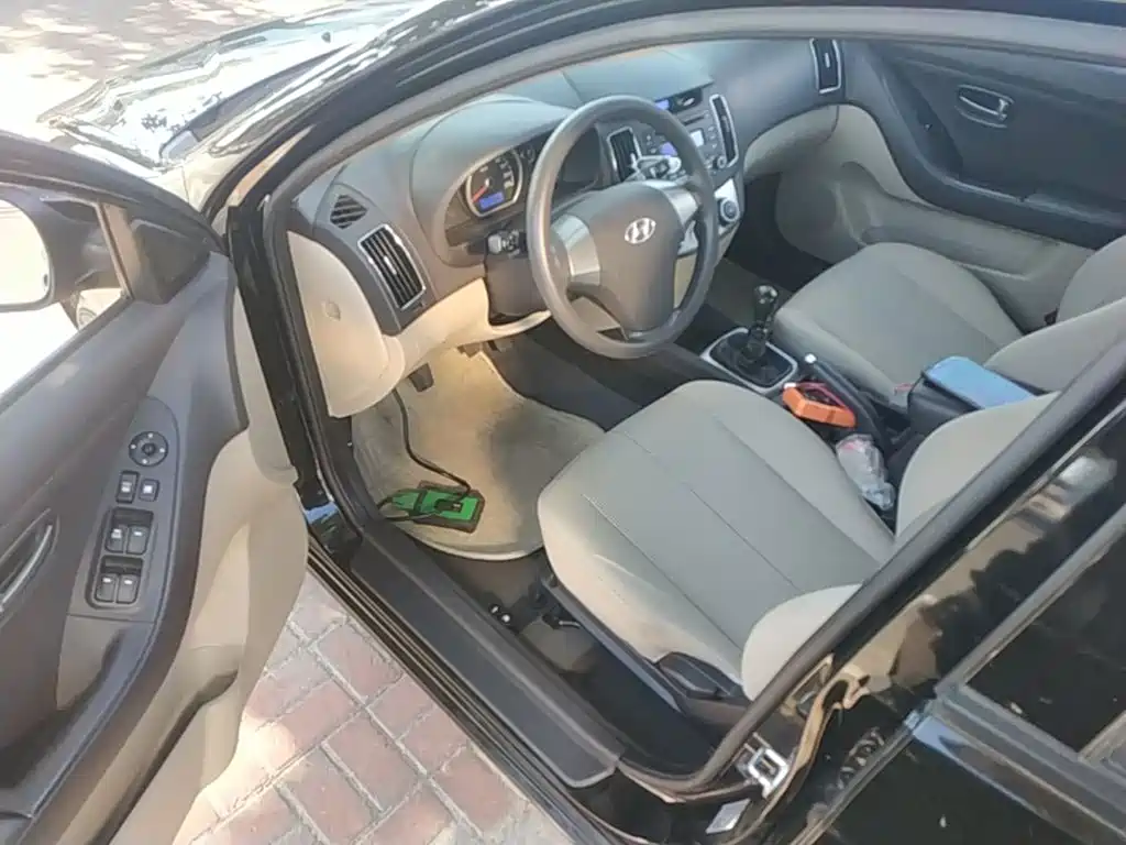Hyundai Elantra — миниатюра 16