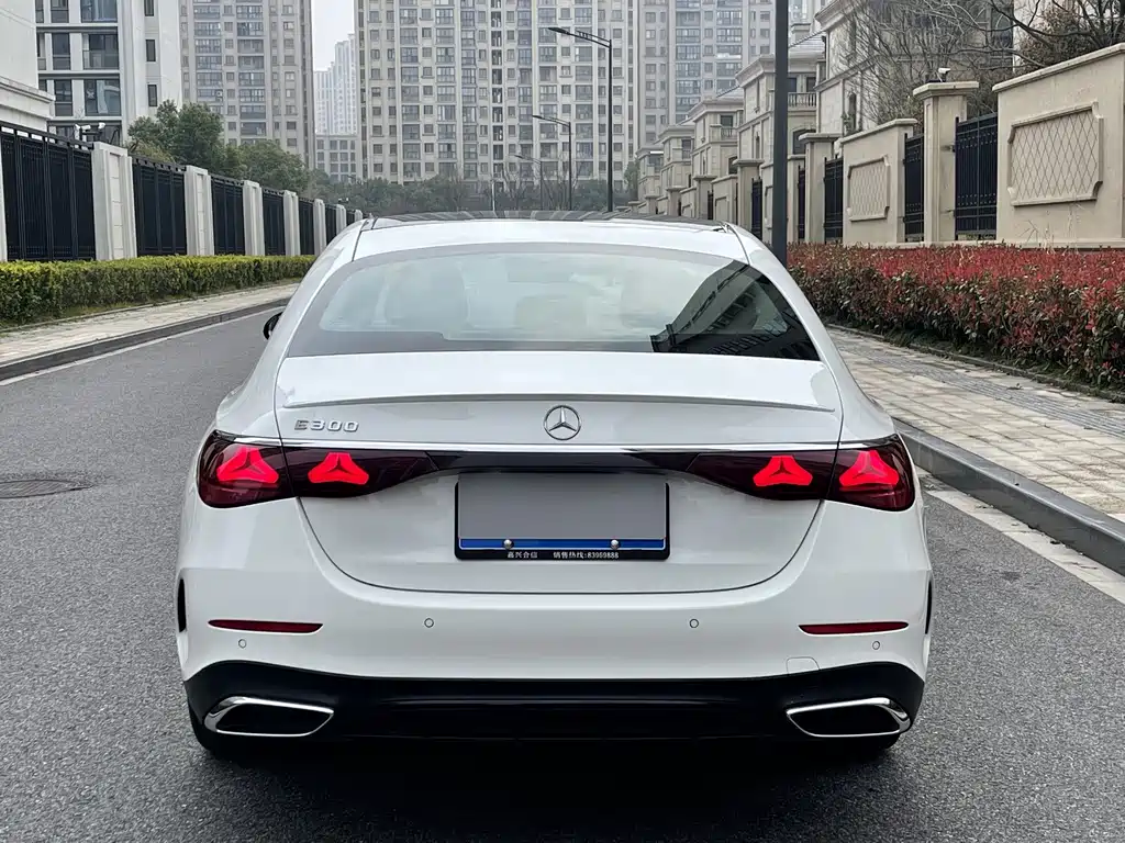 Mercedes-Benz E-Class (Import) — миниатюра 6