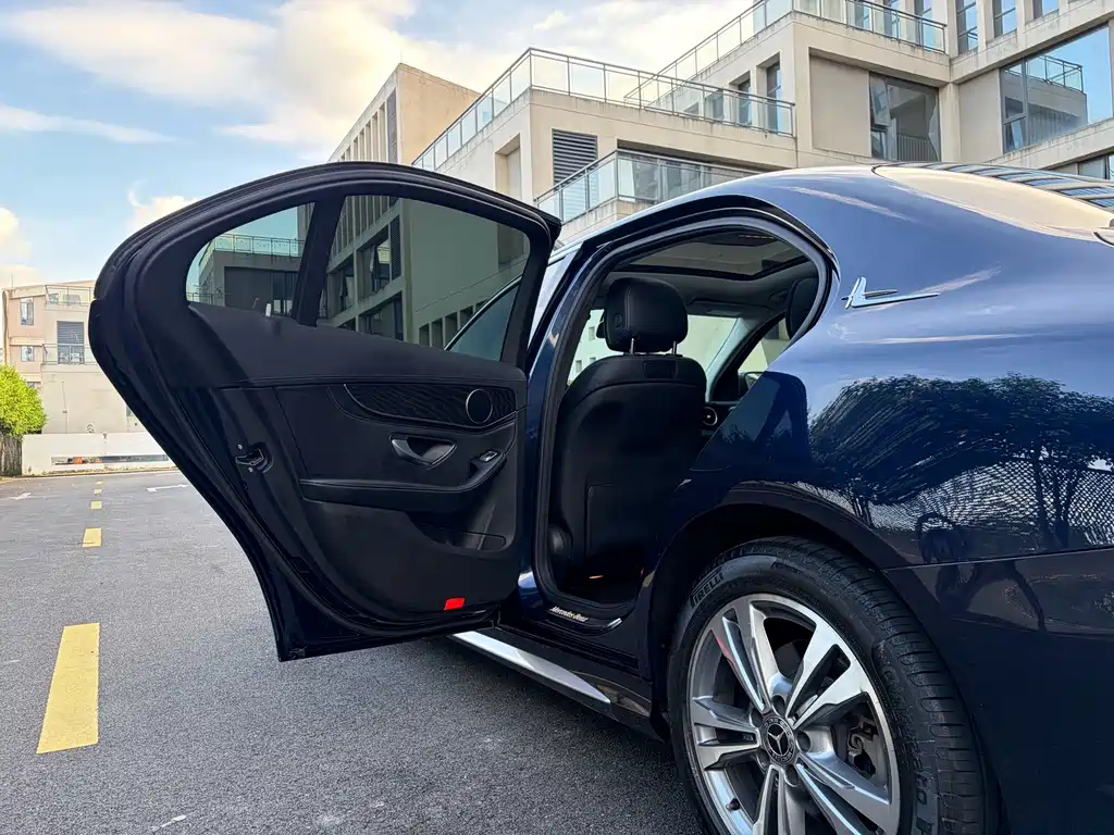 Mercedes-Benz C-Class — миниатюра 8