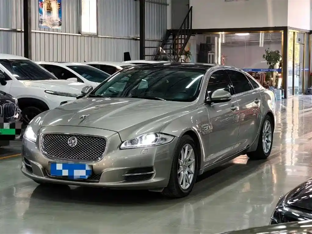 Купить Jaguar XJ
