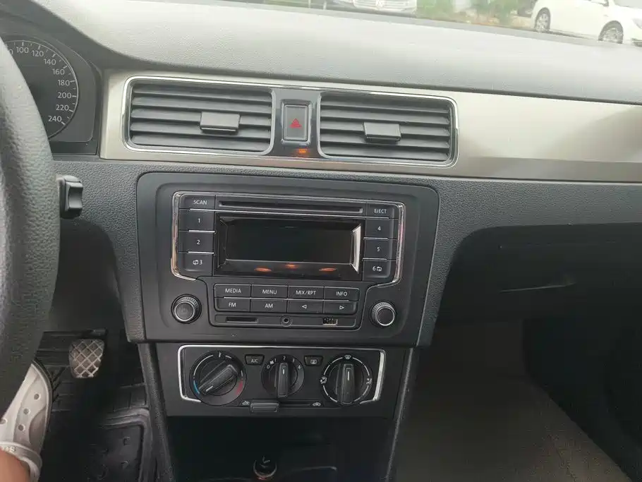Volkswagen Santana — миниатюра 13