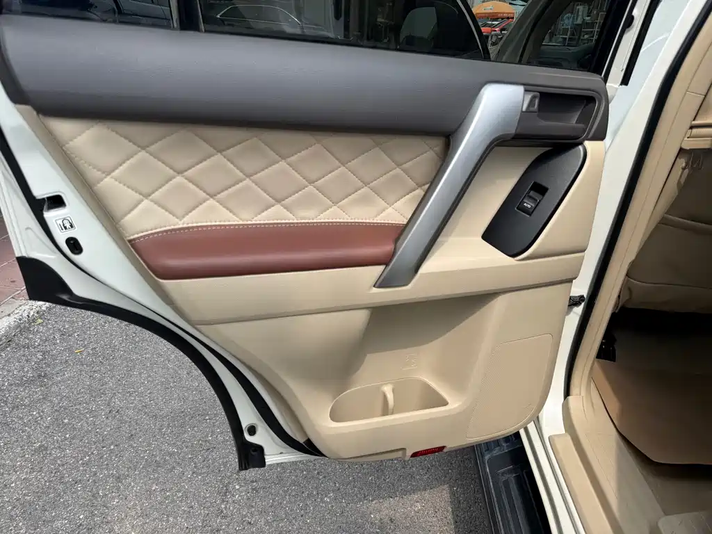 Toyota Prado (Import) — миниатюра 9