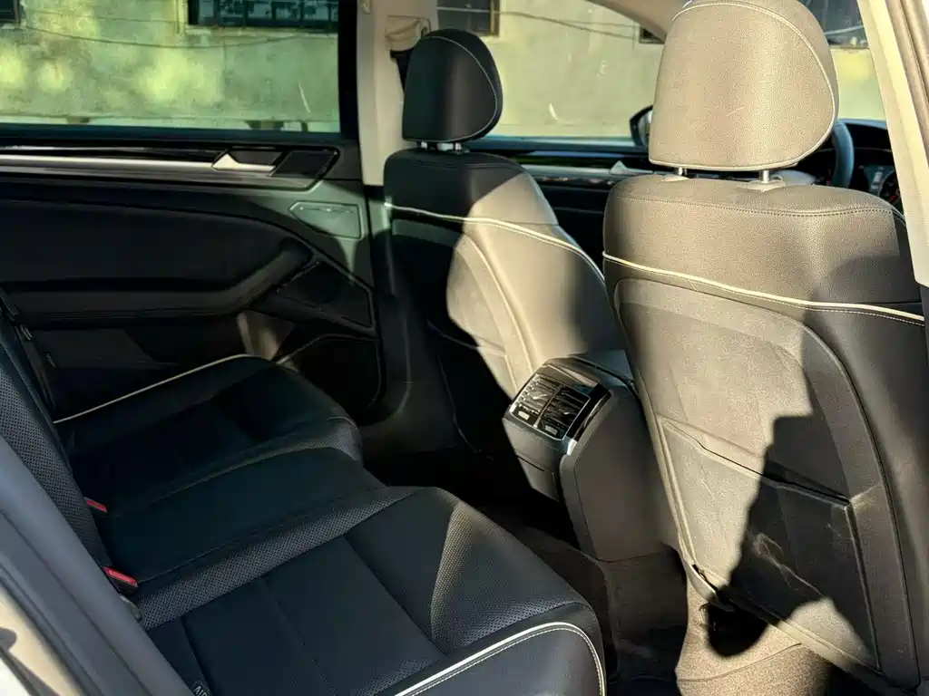 Volkswagen Phideon — миниатюра 6