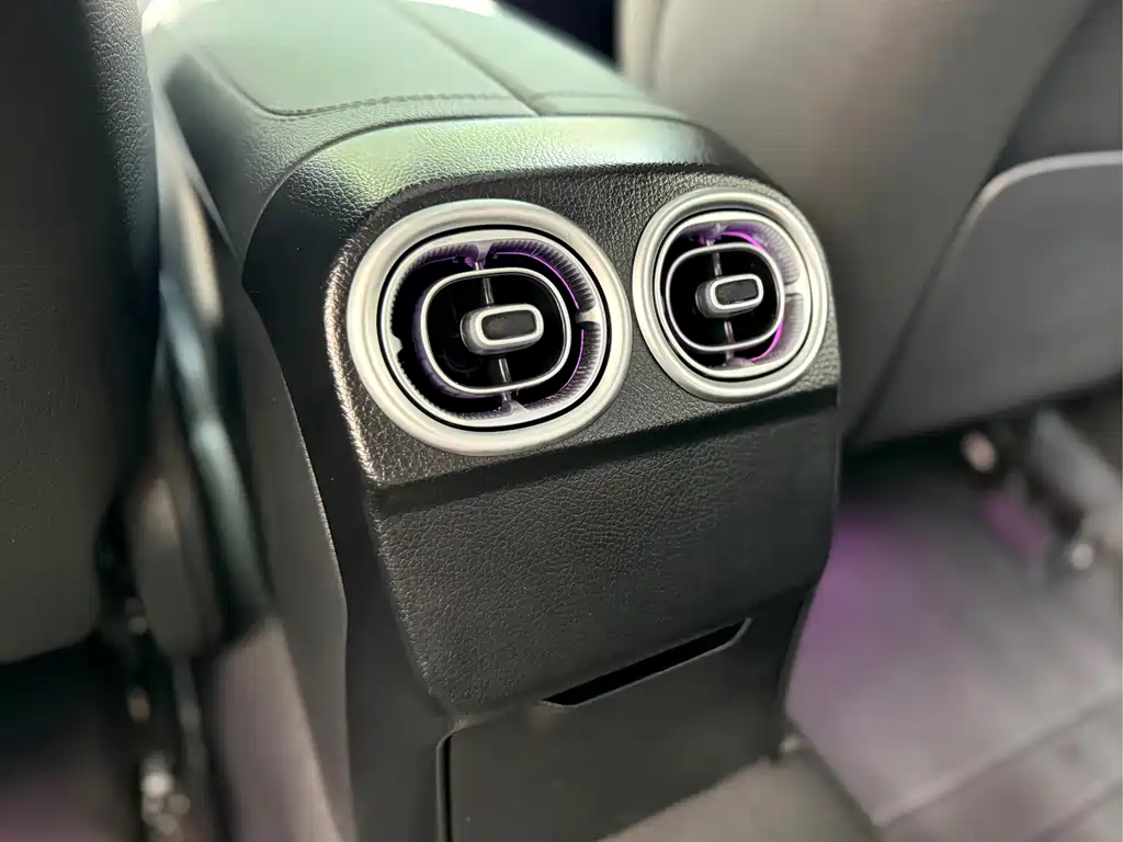 Mercedes-Benz C-Class — миниатюра 14