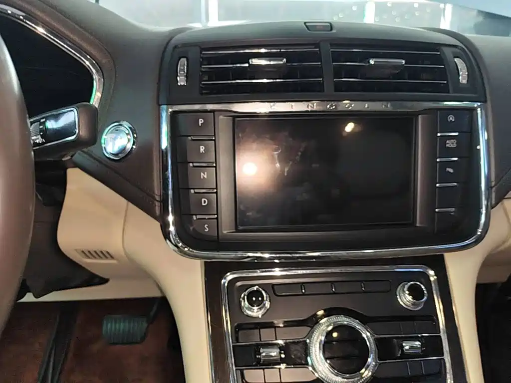 Lincoln Continental — миниатюра 14