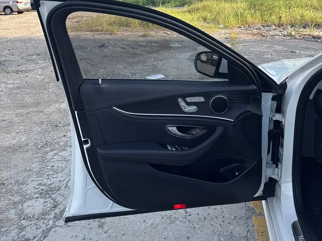 Mercedes-Benz E-Class — миниатюра 8