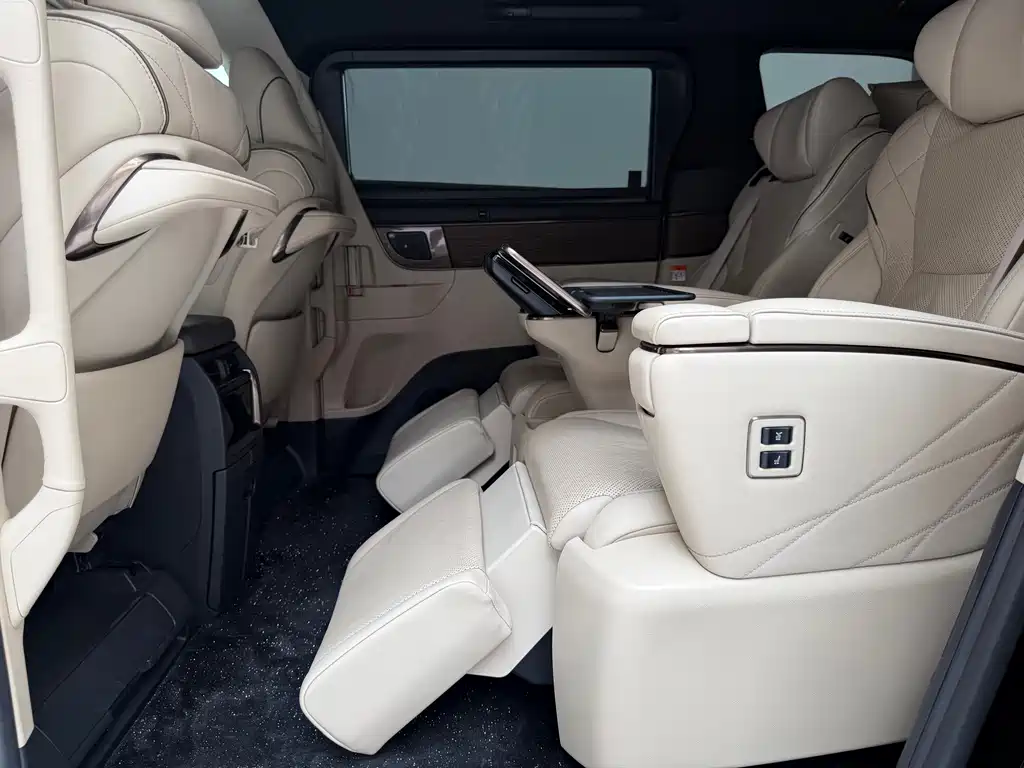 Toyota Alphard — миниатюра 9