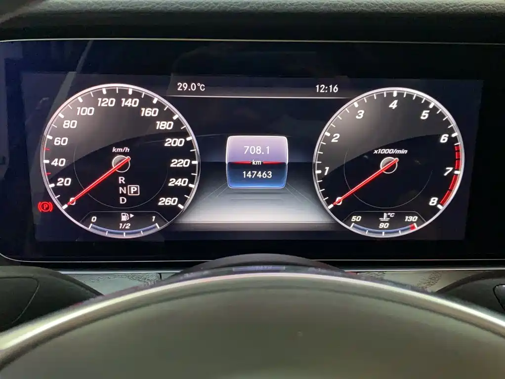 Mercedes-Benz E-Class — миниатюра 10