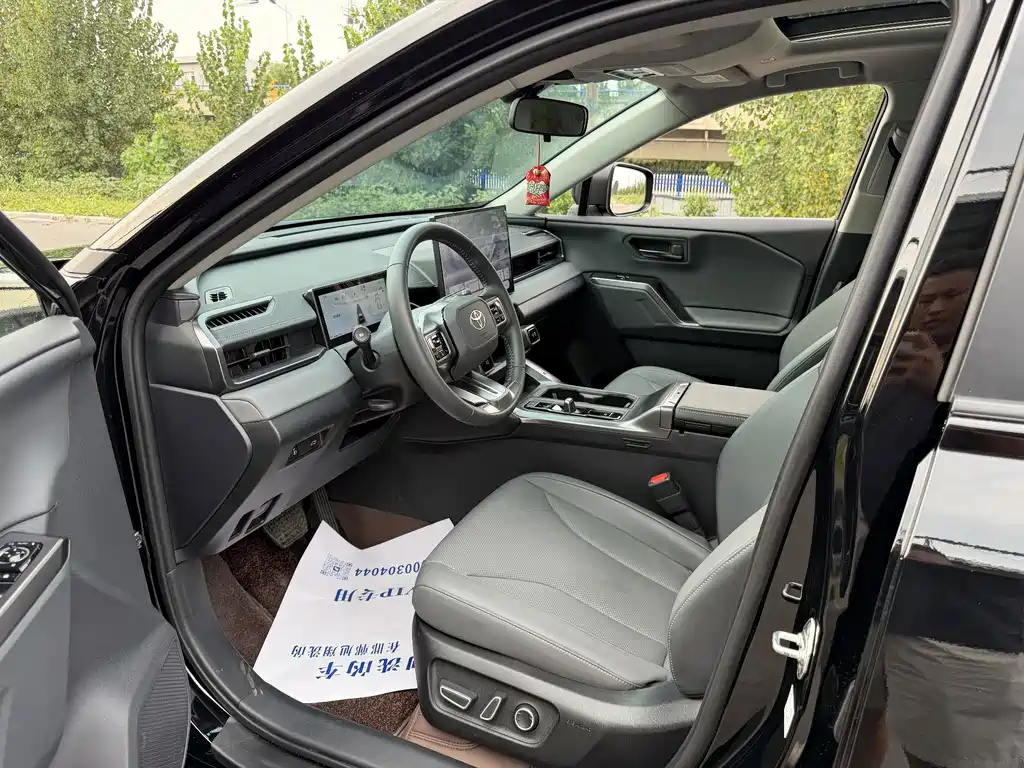 Toyota RAV4 — миниатюра 3