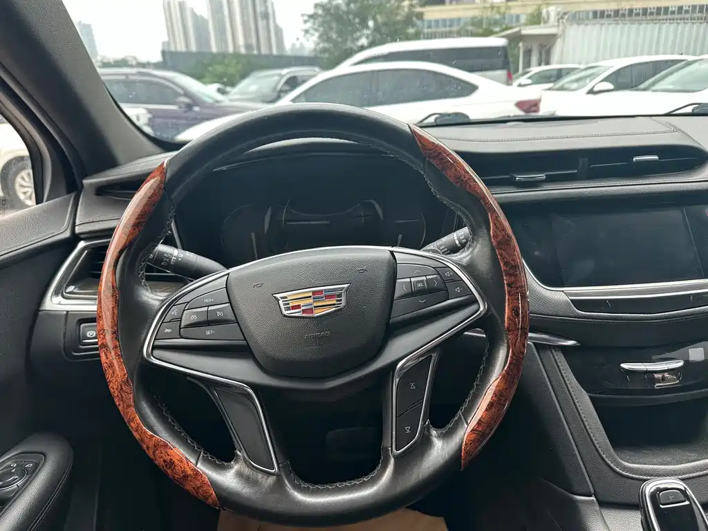 CADILLAC XT5