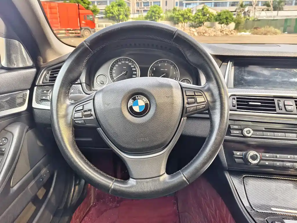 BMW 5 Series — миниатюра 14