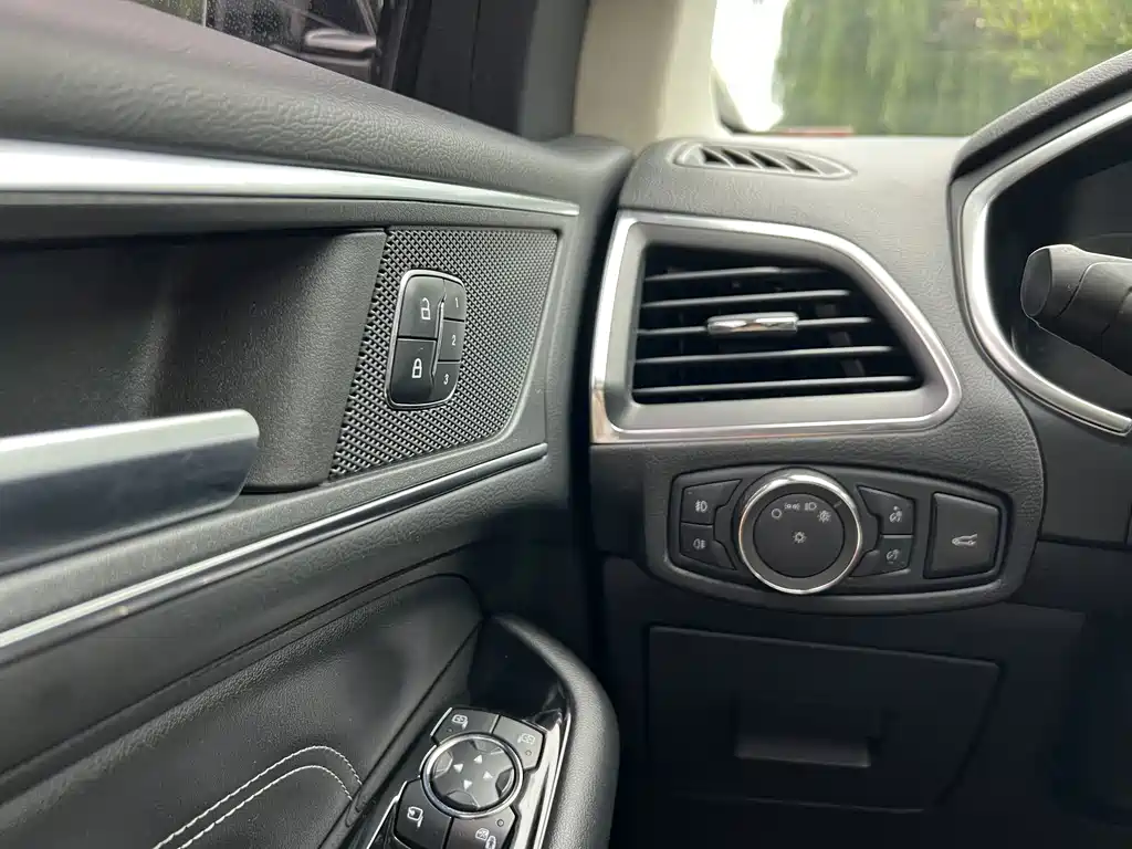 Ford Edge — миниатюра 18