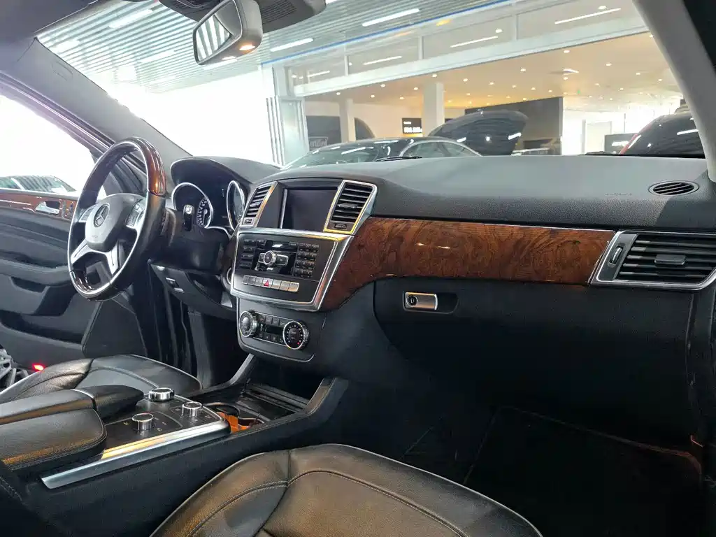 Mercedes-Benz M-Class — миниатюра 9