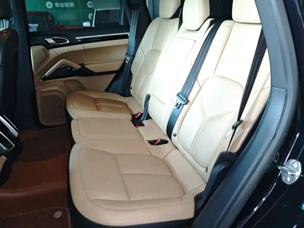Porsche Cayenne — миниатюра 17