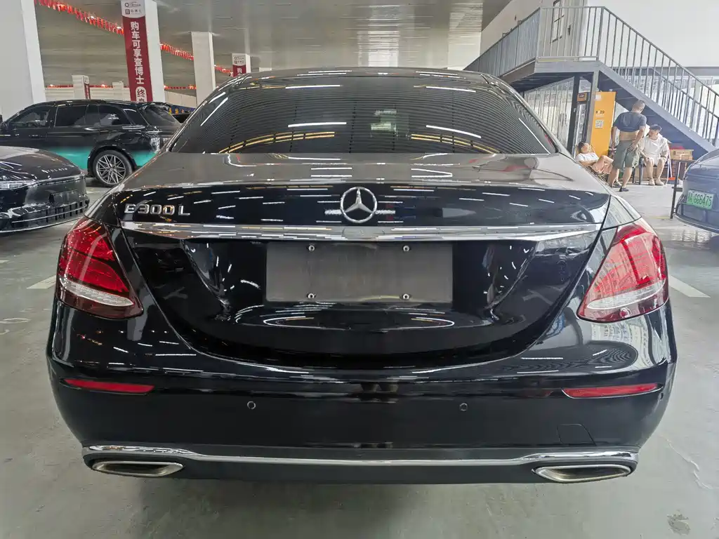 Mercedes-Benz E-Class — миниатюра 5