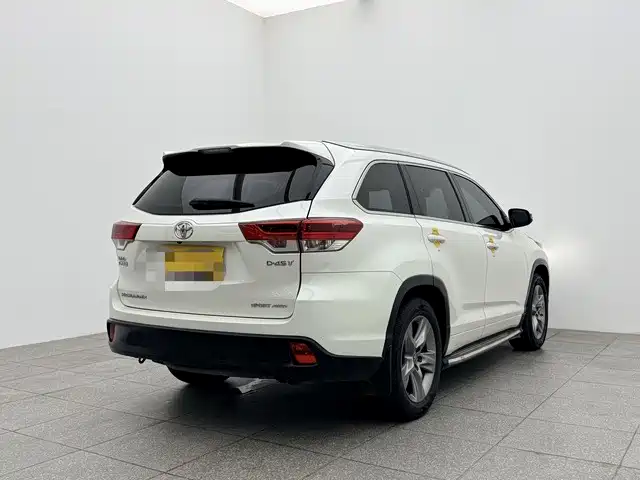 TOYOTA HIGHLANDER