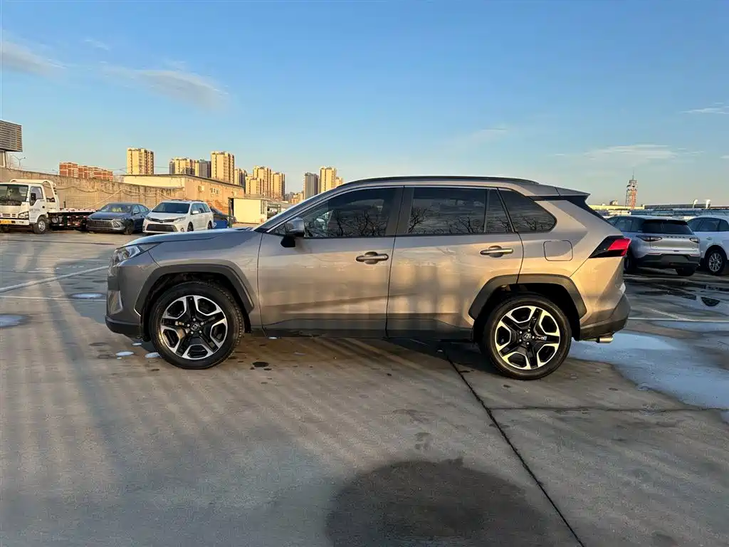 TOYOTA RAV4 RONGFANG