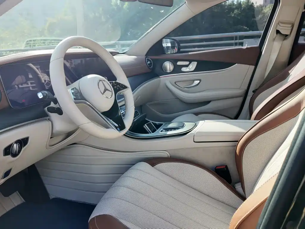 Mercedes-Benz E-Class — миниатюра 4