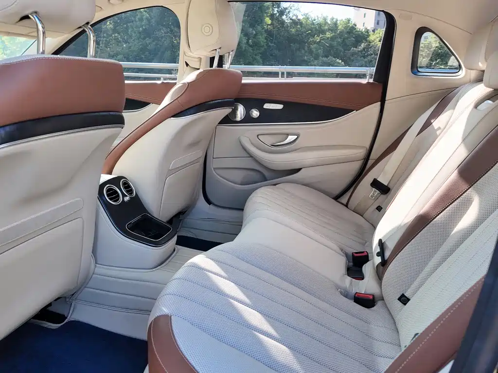 Mercedes-Benz E-Class — миниатюра 6