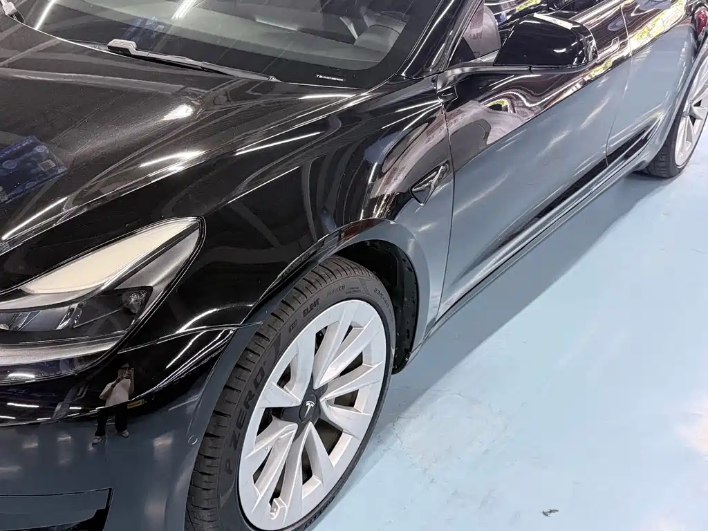 Tesla Model 3 — миниатюра 7