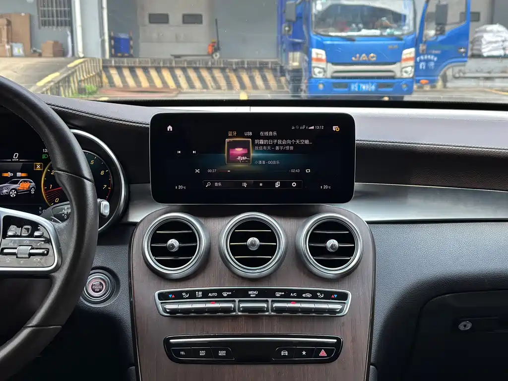 Mercedes-Benz GLC — миниатюра 12