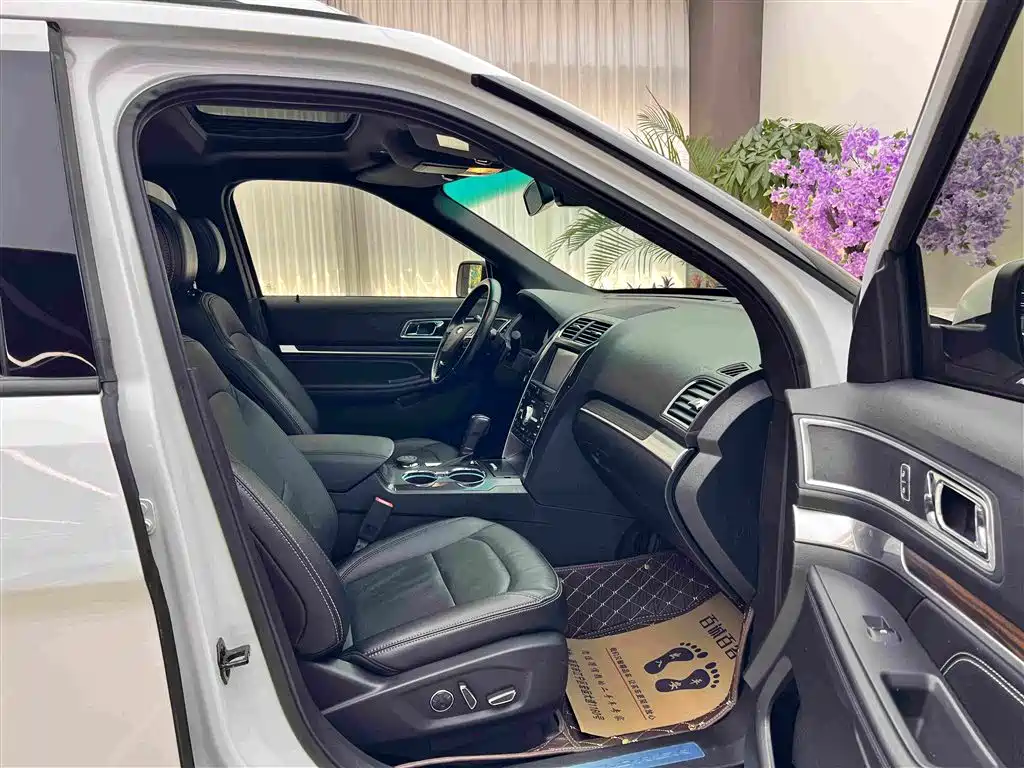 Ford Explorer (Import) — миниатюра 12