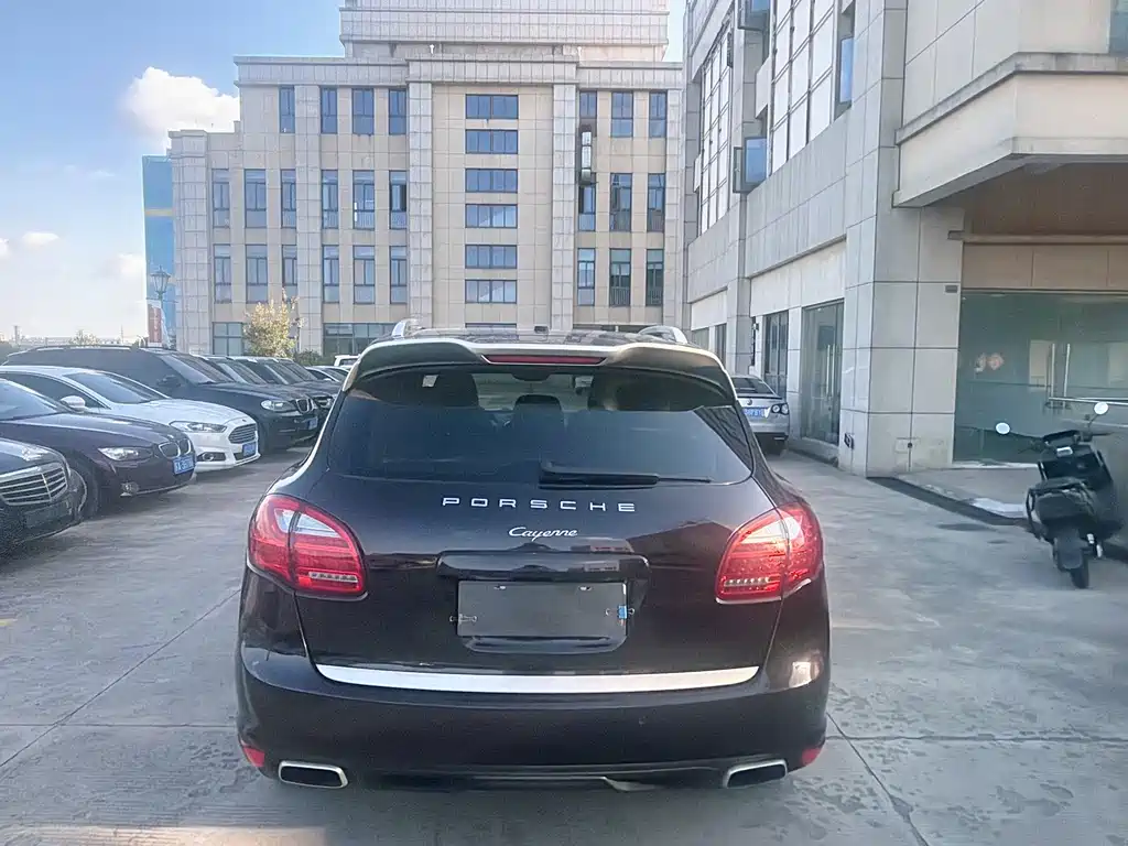 Porsche Cayenne — миниатюра 6