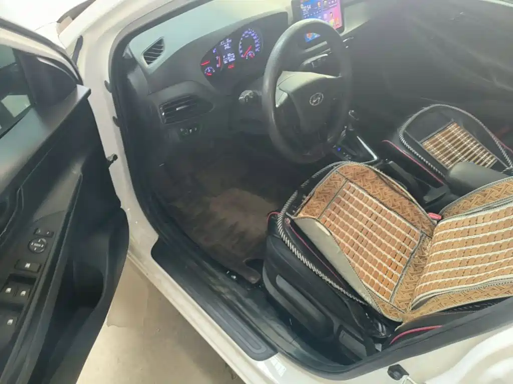 Hyundai Elantra — миниатюра 16