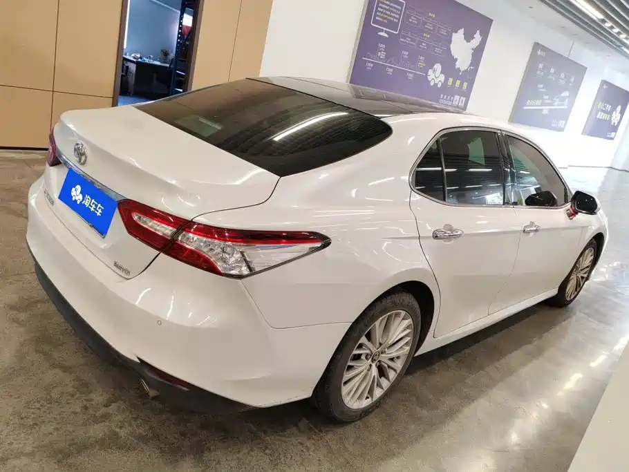 Toyota Camry — миниатюра 3