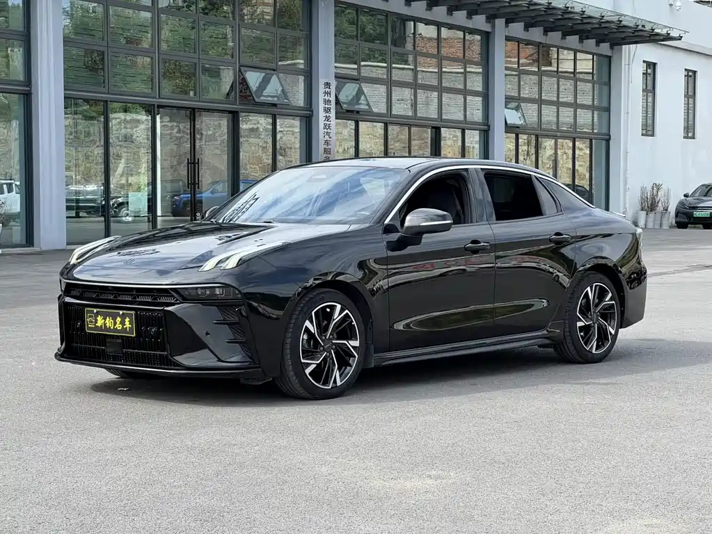 Lynk & Co 03