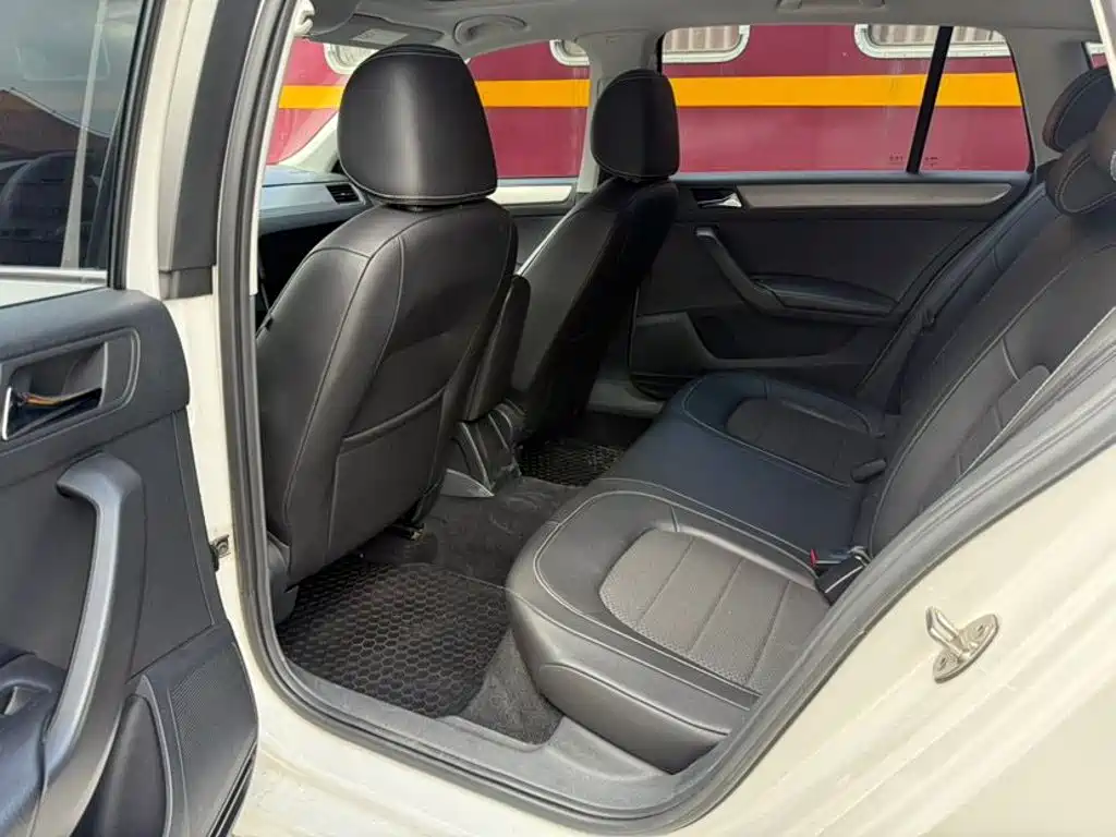 Skoda Rapid Spaceback — миниатюра 5