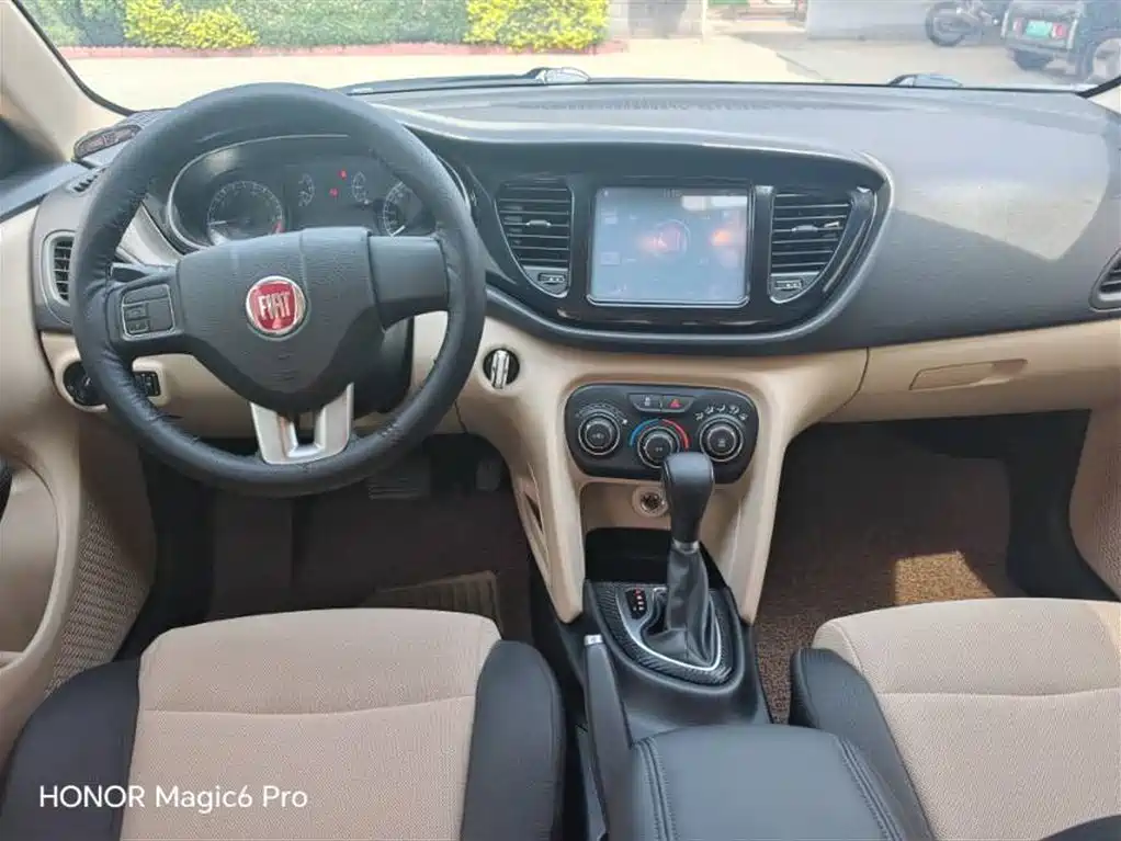 Fiat Viaggio 2012 1.4T AT Enjoy