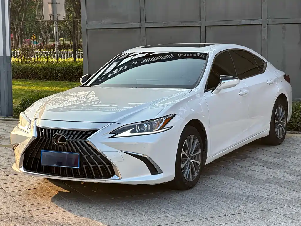 Lexus ES 2022