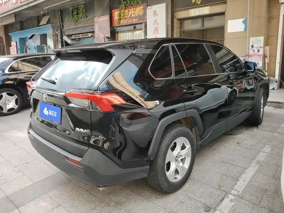 Toyota RAV4 — миниатюра 3