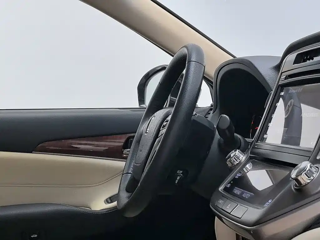 Toyota Crown — миниатюра 22