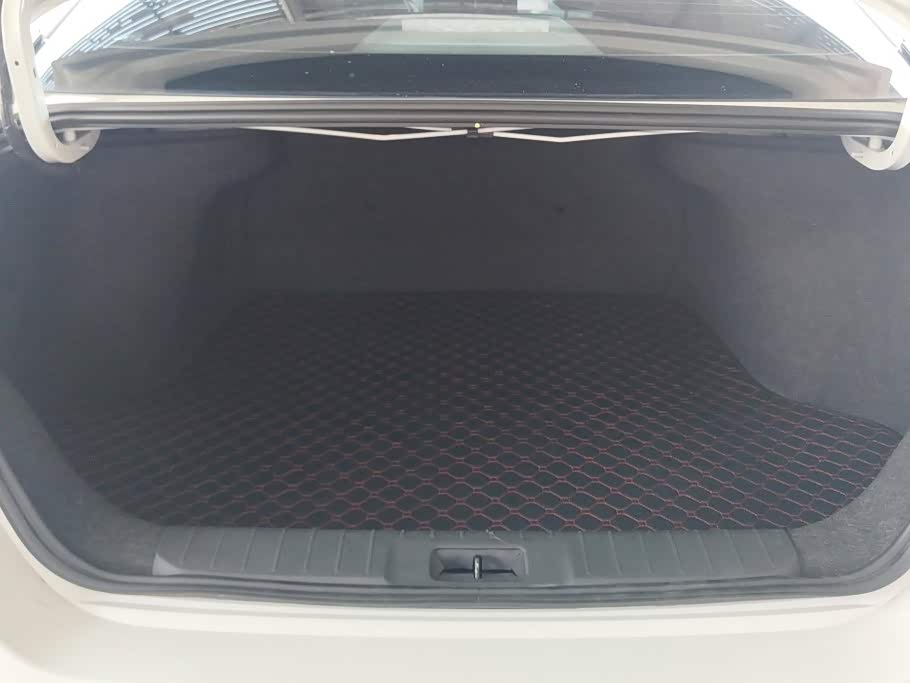 Nissan Sylphy 1.6 л 2021 г. Белый, пробег 47500 км