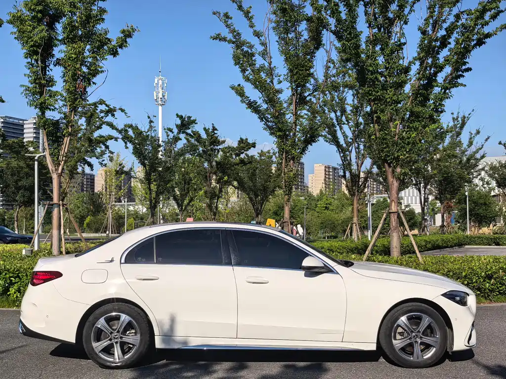 Mercedes-Benz C-Class — миниатюра 7