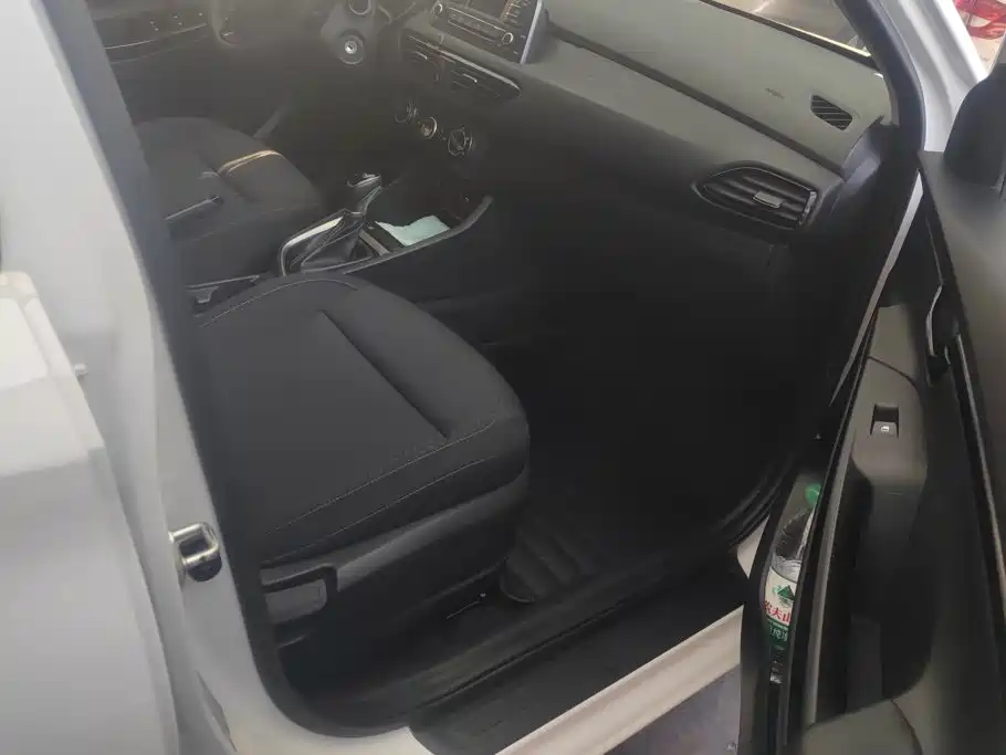 Hyundai Elantra — миниатюра 8