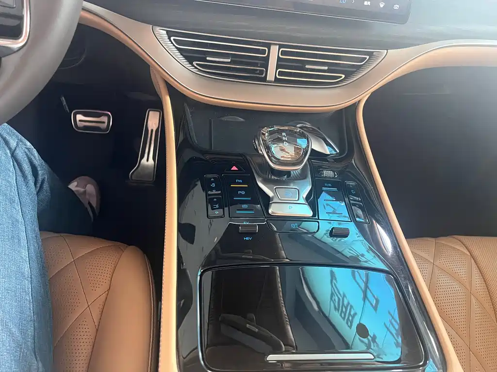 Denza D9 2025 DM-i Smart Drive 1020 Flagship