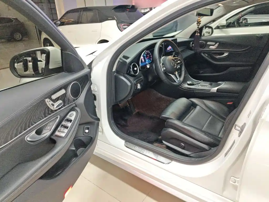 Mercedes-Benz C-Class — миниатюра 16