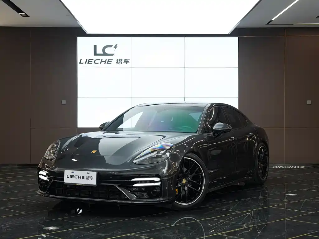 Porsche Panamera 2022