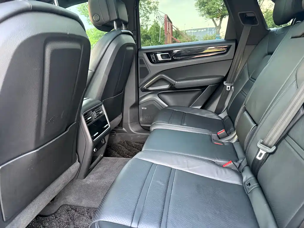 Porsche Cayenne — миниатюра 9